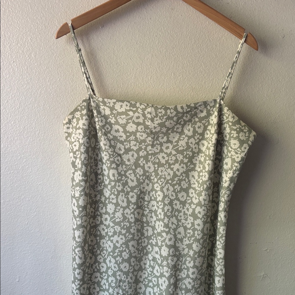 A New Day Apron Slip Dress in Light Green Floral Print - Medium - Picture 4 of 16